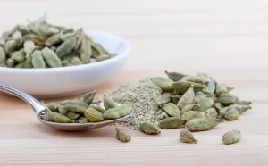cardamomo beneficios y contraindicaciones