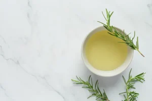 agua de romero para las canas